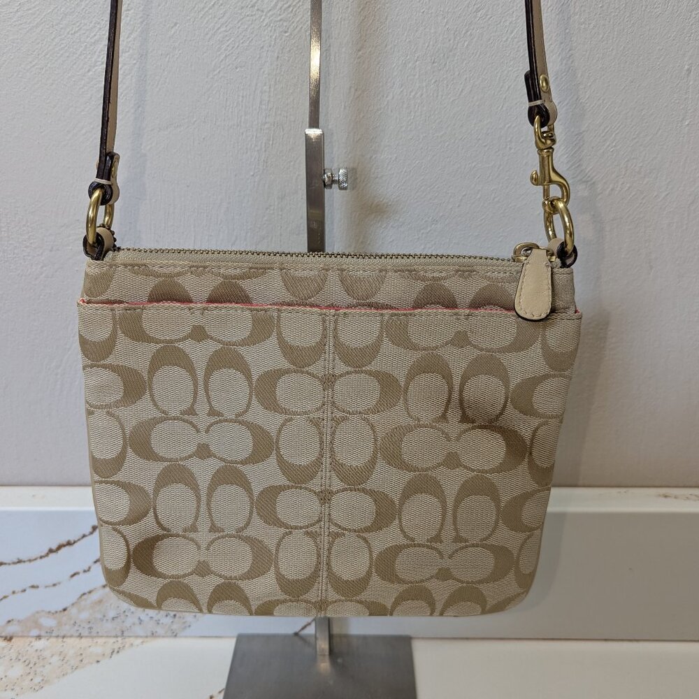 Coach crossbody, front zip pockets, jacquard & leather. - Picture 9 of 9